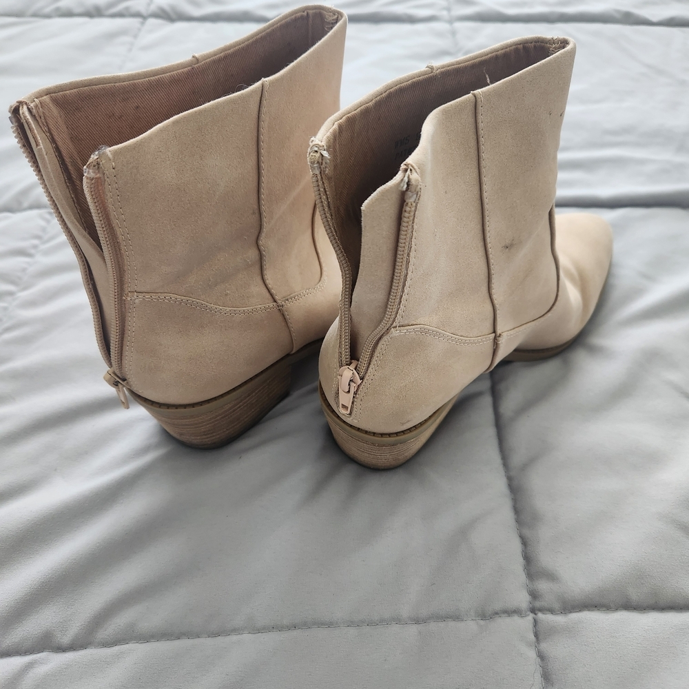 DV by Dolce Vita Cream Ankle Booties with Chunky Heel - Picture 3 of 5
